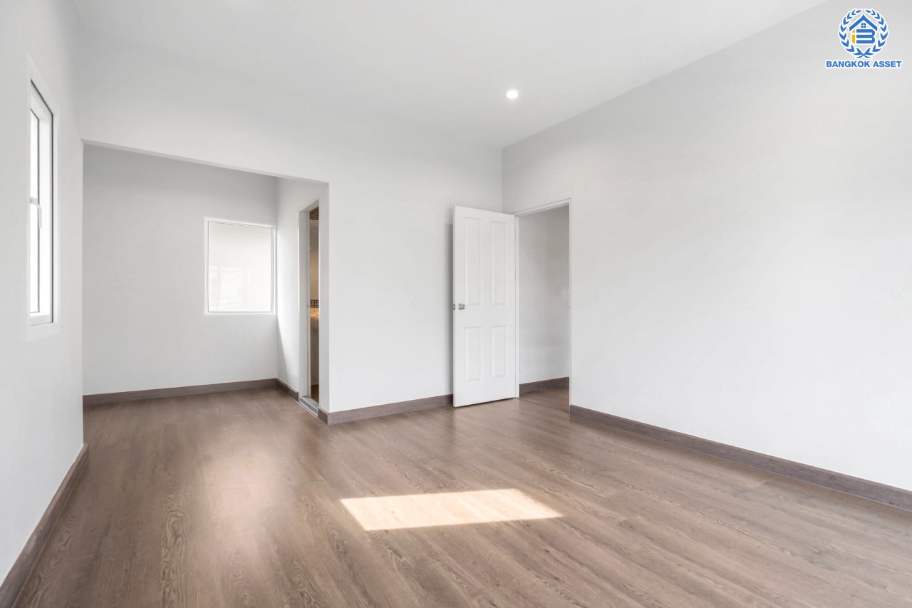 บ้านมือสองตกแต่งใหม่ แบรนด์ Property Perfect ม.เพอร์เฟคเพลส2 ติดถนนราชพฤกษ์ โซนใกล้สวนและทะเลสาบ เนื้อที่ 54.2 ตร.ว. ฟังก์ชัน 3 ห้องนอน 3 ห้องน้ำ จอดรถได้ 2 คัน บนทำเลติดถนนราชพฤกษ์ ใกล้วงเวียนพระราม5 และรถไฟฟ้า "สถานีบางรักน้อยท่าอิฐ"